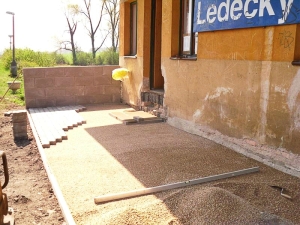 Zastávka Ledečky
